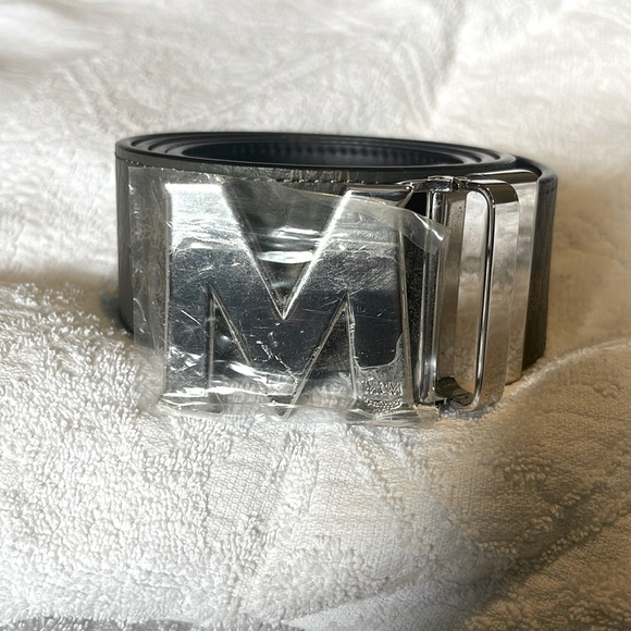 MCM reversible belt.
